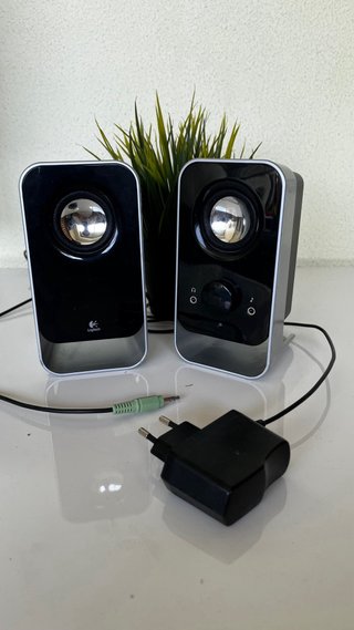 Altavoces Logitech Negros y Plateados