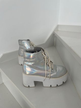 Botas plataforma plateadas holográficas