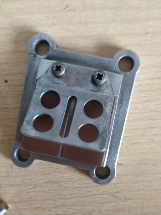 Tobera y caja de láminas Derbi Variant