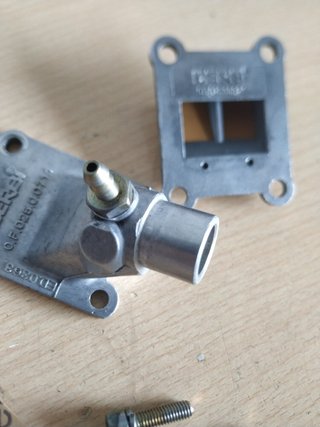 Tobera y caja de láminas Derbi Variant