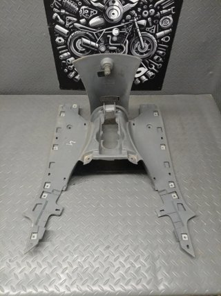 Tapa Central Posapiés Aprilia Leonardo 250 2001