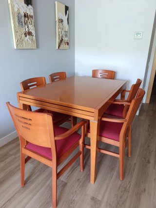 Mueble completo, mesa extensible y 6 sillas