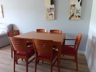 Mueble completo, mesa extensible y 6 sillas