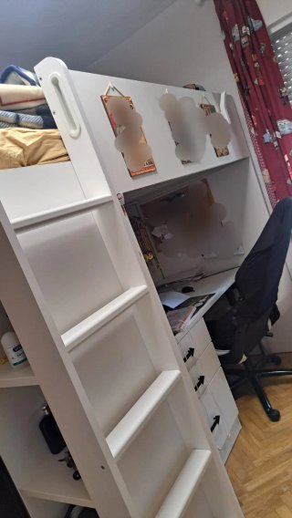 Cama alta con escritorio