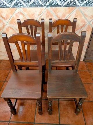 Juego de 4 sillas de madera rústicas