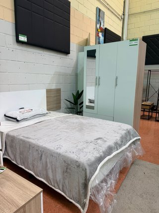 Armario 3 Puertas + Cómoda + 2 Mesitas + Cabecero