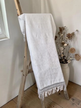 Textil antiguo toalla con monograma y flecos
