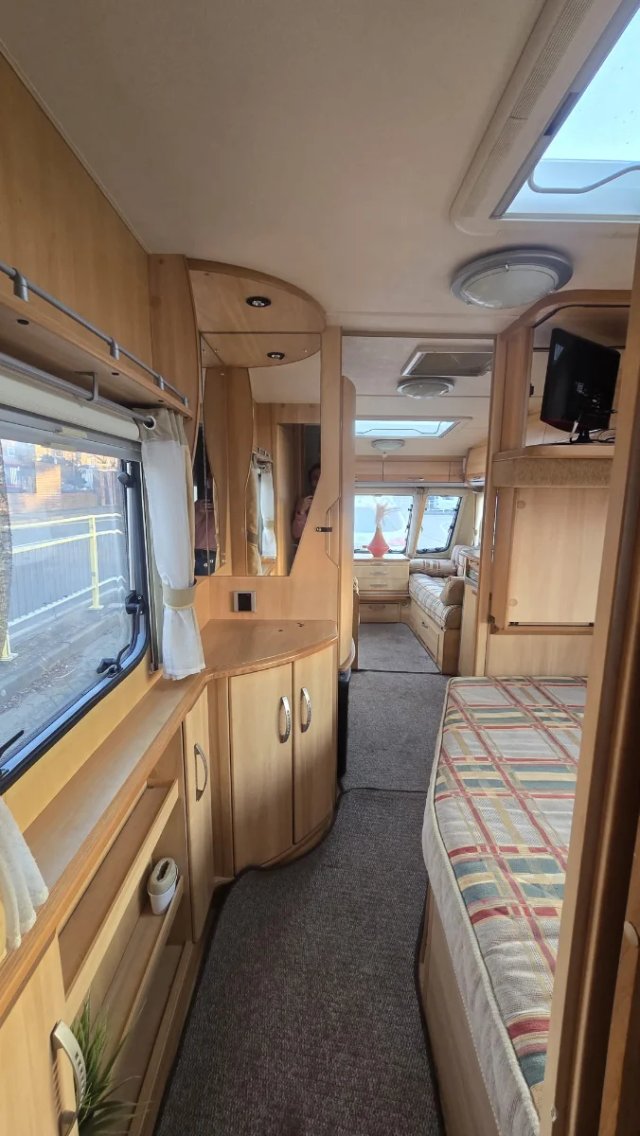 Caravana Sterling Searcher Cama Fija