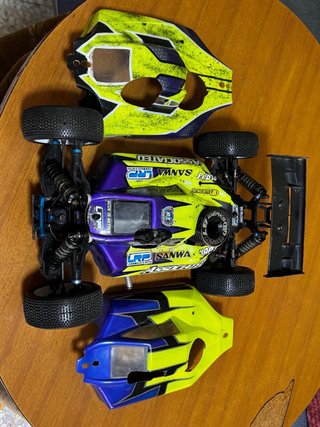 Coche RC Associated LRP Sanwa