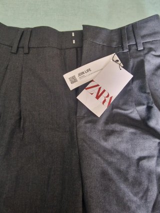 Pantalón Zara gris pinzas recto