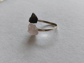Anillo de Plata con Cuarzo Rosa y Turmalina