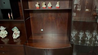Elegante librería y mueble de salón