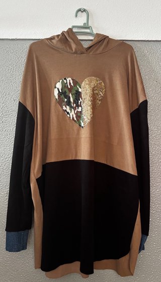 Túnica com Coração Camuflado e Lantejoulas