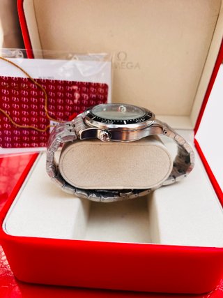 Reloj Seamaster Negro y Plateado