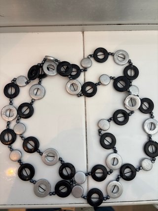 Collar de Abalorios Negros y Plateados