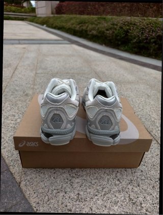 ASICS GEL-NYC Talla 45 Gris/Blanco