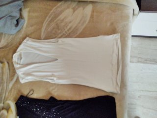 Camisetas sin mangas negras y blancas
