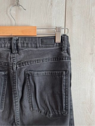Pantalón pitillo negro Bershka Talla 36