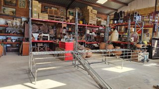 Puesto de mercadillo metálico