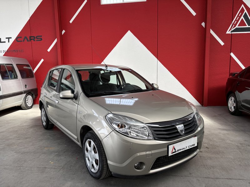 Dacia Sandero 1.5 dCi Laureate 2010, foto 3