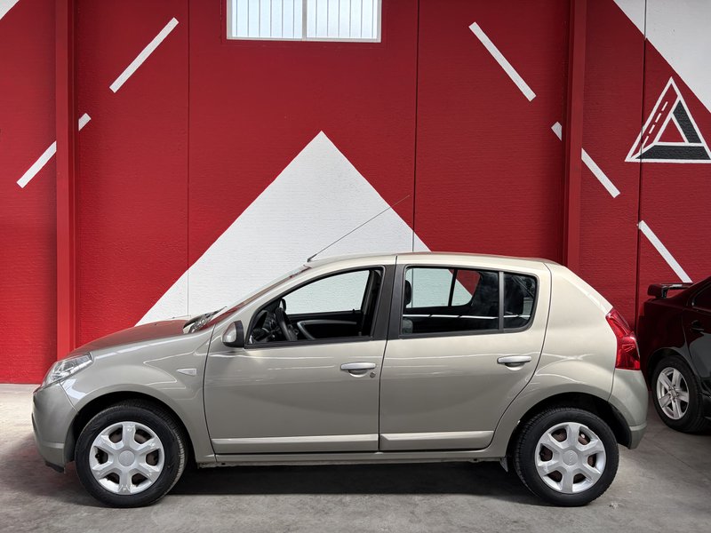 Dacia Sandero 1.5 dCi Laureate 2010, foto 8