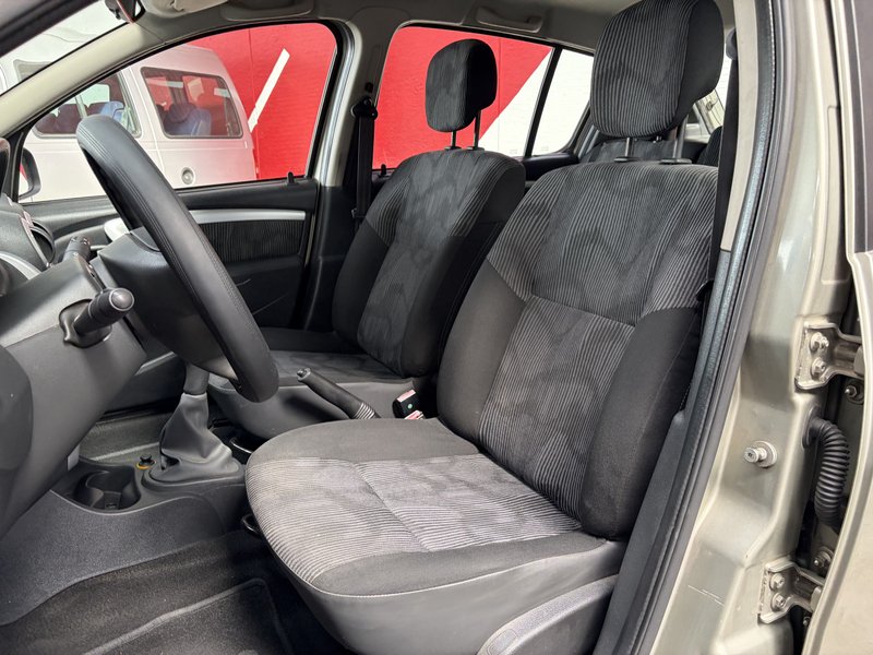Dacia Sandero 1.5 dCi Laureate 2010, foto 16