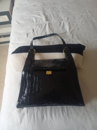 Bolso negro efecto piel cocodrilo