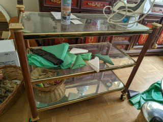Mesita auxiliar con ruedas y cristal