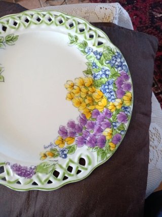 Piatto traforato con fiori