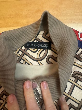 Chaqueta Peace & Chaos estampada