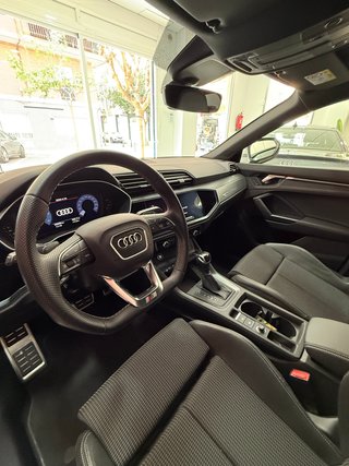 Audi Q3 2023 35 TDI Black Line