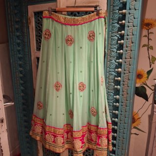 Falda verde menta bordada talla única