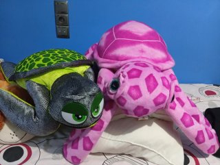 2 Peluches Tortugas Verdes y Rosas