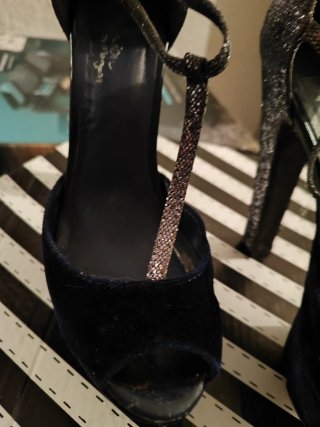 Sandalias de fiesta negras y plateadas