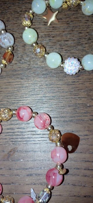 Bracciale con cuore dorato e perle rosso sfumato