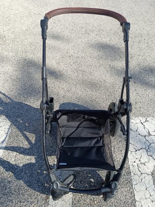 Carrito de bebé gris