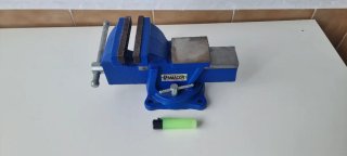 Tornillo de banco azul