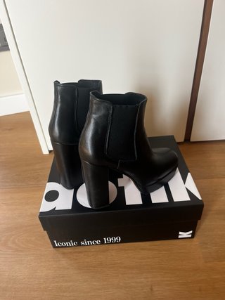 Botines negros de tacón