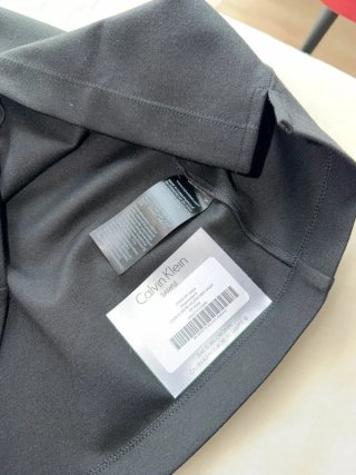 Falda Calvin Klein + regalo