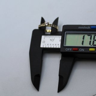 Anillo de oro de 18k. Peso: 2.20 gr.