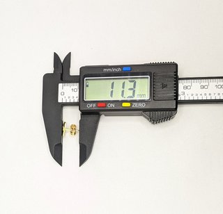 Pendiente de oro de 18k circonitas, 1.68 g.