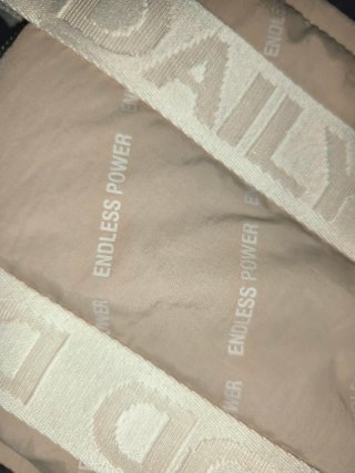 Bolso ZARA beige con logo