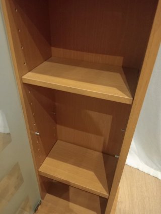 Armario de cristal y madera