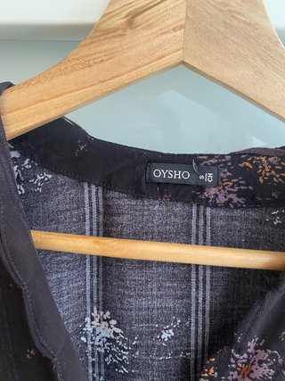 Blusa Oysho floral negra talla S