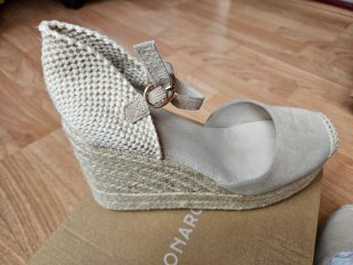 Cuñas tipo alpargata beige