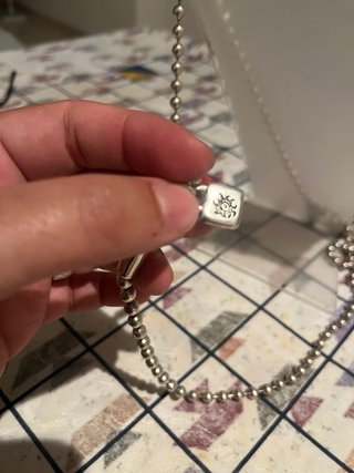 Collar plateado con corazón y perla