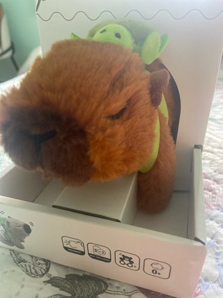 Capibara de peluche con sonido y camina