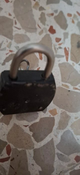 3 candados antiguos con llaves