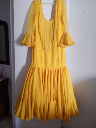 Traje de flamenca amarillo