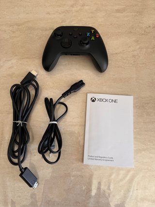 Xbox One X 1TB + Controller + Scatola